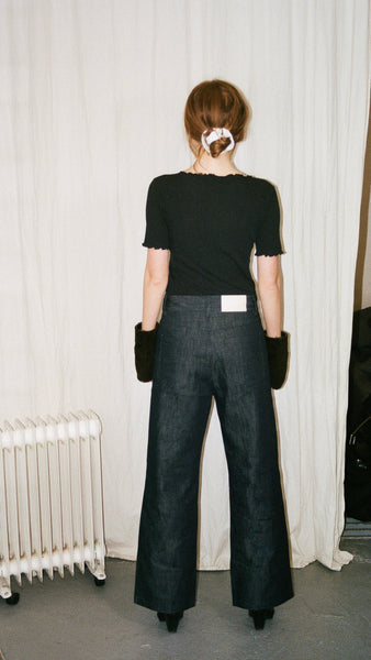 HIGH-WAIST INDIGO DENIM